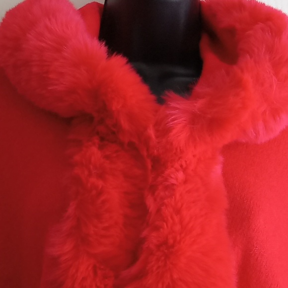 Elegant Hooded Faux Fur Poncho/Cape/ Shawl - Picture 6 of 11